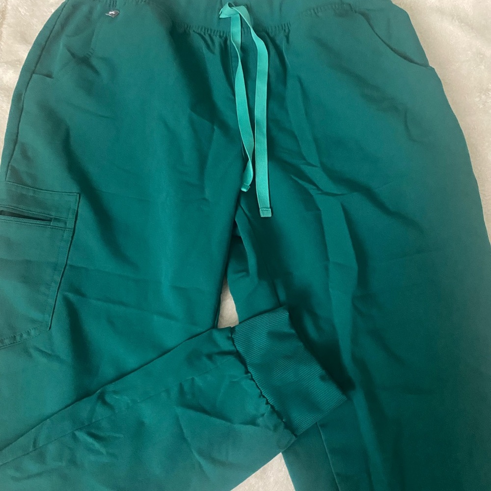 figs scrub pants